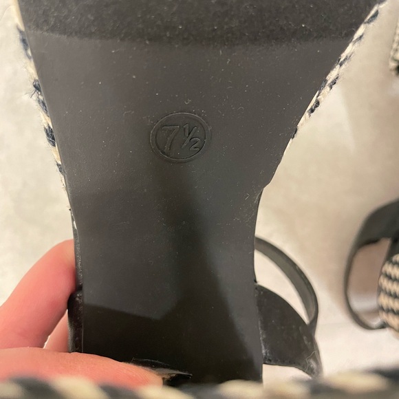 Women’s Universal Thread India Platform Heels - Picture 3 of 7